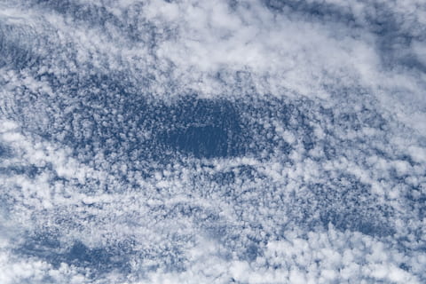 nuvole, bianca, blu, soffice, cirrocumulus, delicato, tempo metereologico, modello, cielo, sfondo, struttura, nuvola - cielo, sfondi, bellezza nella natura, scenics - natura, nessuno, fotogramma intero, la tranquillità, natura, Cloudscape, giorno, Inquadratura dal basso, all'aperto, Colore bianco, scena tranquilla, idilliaco, ambiente, meteorologia, morbidezza, purezza, 2K, CC0, dominio pubblico, privo di copyright