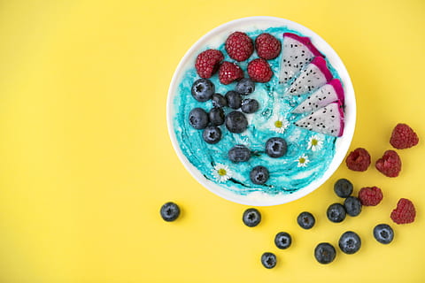 nabiu, gerds, fruita del drac, antioxidant, fons, baies, nabius, bol, brillant, brunch, color, colorit, confecció, productes lactis, deliciós, dieta, energia, menjar, fresc, frescor, fruita, fruites, saludable, ingredient, sucós, natural, nutrició, orgànic, crua, madur, gust, saborós, varietat, vitamina, iogurt, fruites de baies, menjar i beguda, alimentació saludable, a l'interior, tir de l'estudi, benestar, fons de colors, groc, cap gent, multicolor, esmorzar, directament a sobre, natura morta, fons groc, temptació, 1080P, CC0, domini públic, lliure de regalies