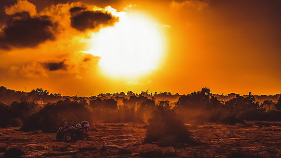 solnedgang, himmel, skyer, sol, natur, eftermiddag, sollys, aften, landskab, Skov, ødemark, Konnos, cypern, skønhed i naturen, sky - himmel, mennesker, orange farve, bevægelse, scenics - natur, miljø, udendørs, jord, træ, ikke-urbane scene, eventyr, rejse, solstråle, støv, 5K, CC0, offentligt domæne, royaltyfrie