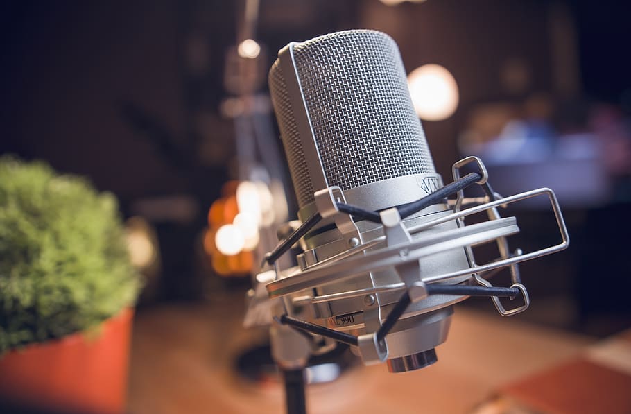 micròfon, enregistrament, estudi, estudi mic, cançó, cantar, veu, vocal, micròfon de taula, Dispositiu d'entrada, cultura i entreteniment artístic, primer pla, música, comunicació, tecnologia, metall, centrar-se en primer pla, cap gent, a l'interior, estudi de gravació, color plata, equipament, instrument musical, rendiment, enfocament selectiu, estil retro, color negre, 5K