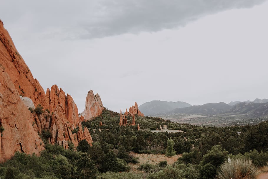 skalní útvary, stromy, údolí, Příroda, venku, kaňon, hora, Spojené státy, colorado springs, zahrada bohů silnice, scenérie, krajina, architektura, klášter, bydlení, budova, pohoří, plošina, ruiny, divočina, vrchol, flóra, nebe, scenics - příroda, mrak - nebe, krása v přírodě, Skála, mimoměstské scény, životní prostředí, rostlina, klidné scény, Skalní formace, klid, rock - objekt, strom, pevný, nikdo, fyzická geografie, formace, klimatu, erodoval, suché podnebí, 2K