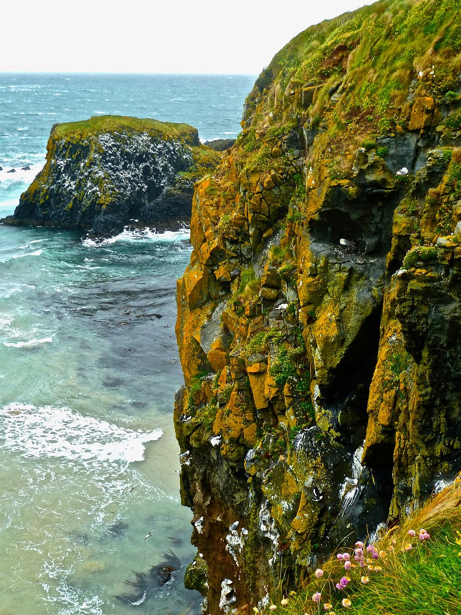 penya-segat, mar, plor de vent, dramàtica, Costa, paisatge marí, roques, paisatge, naturalesa, aigua, rock, sòlid, rock - object, bellesa a la natura, formació de roca, platja, terra, cap gent, escenics - natura, dia, cel, moviment, onada, horitzó sobre l’aigua, tranquil·litat, a l'aire lliure, pila de roca, erosionat, liquen, 4K