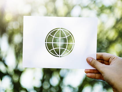 mundo, papel, objeto, aguarde, humano, mão, arte, cortar, corte, mão humana, segurando, parte do corpo humano, uma pessoa, focar em primeiro plano, árvore, ao ar livre, natureza, plantar, dia, copie o espaço, fechar-se, adulto, o negócio, criatividade, sucesso, 1080P, CC0, domínio público, royalty free
