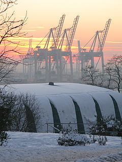 Elbe, Kräne, Winter, Schnee, kalte Temperatur, Sonnenuntergang, Himmel, Natur, Wasser, keine Leute, Schönheit in der Natur, Szenen - Natur, Abdeckung, Kran - Baumaschinen, Pflanze, Baum, gefroren, weiße Farbe, orange Farbe, ruhige Szene, draußen, 4K, CC0, gemeinfrei, lizenzfrei