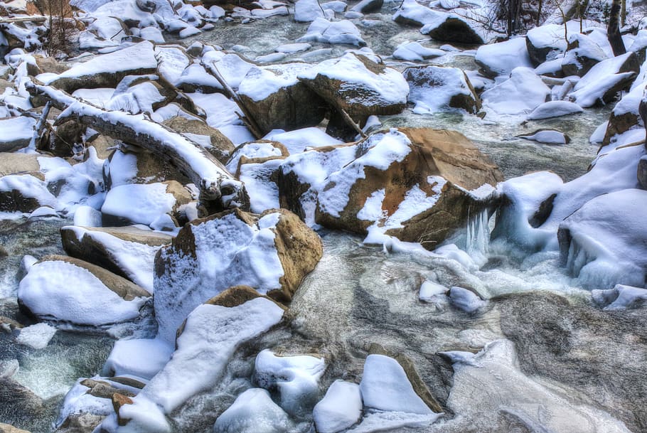 Carson River, Fluss, Stromschnellen, Winter, Sierra Nevada Berge, Autobahn 88, kalte Temperatur, Schnee, keine Leute, Schönheit in der Natur, Natur, gefroren, weiße Farbe, Tag, Ruhe, Rock, Wasser, solide, Szenen - Natur, Eis, Rock - Objekt, Nicht-städtische Szene, ruhige Szene, draußen, fließendes Wasser, Eiszapfen, fließend, 5K