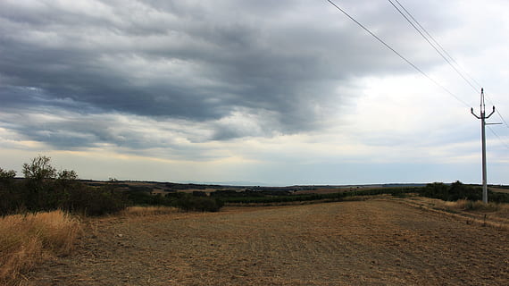 bouřka, mraky, větrný, světlo, pole, mrak - nebe, nebe, krajina, životní prostředí, kabel, elektřina, technologie, klidné scény, scenics - příroda, Příroda, silnice, nikdo, klid, krása v přírodě, mimoměstské scény, přistát, rostlina, elektřina pylon, elektrické vedení, zdroj napájení, venku, telefonní linka, 5K, CC0, veřejná doména, bez autorských práv