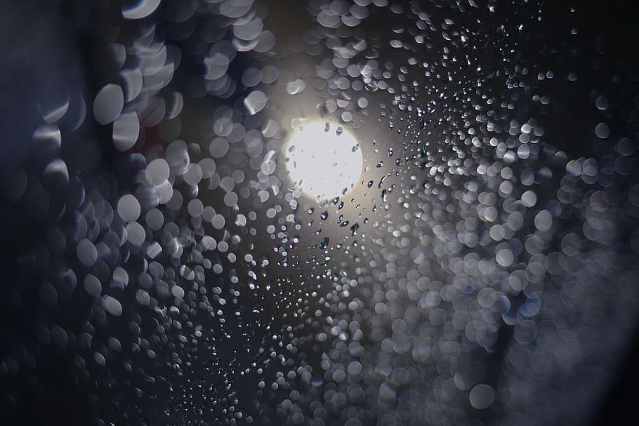 regn, glas, afspejling, lys, midnat, dråbe, våd, vand, glas - materiale, vindue, fuld ramme, gennemsigtig, mønster, baggrunde, ingen mennesker, indendørs, tæt på, natur, regndråbe, linseflare, belyst, regntiden, 5K