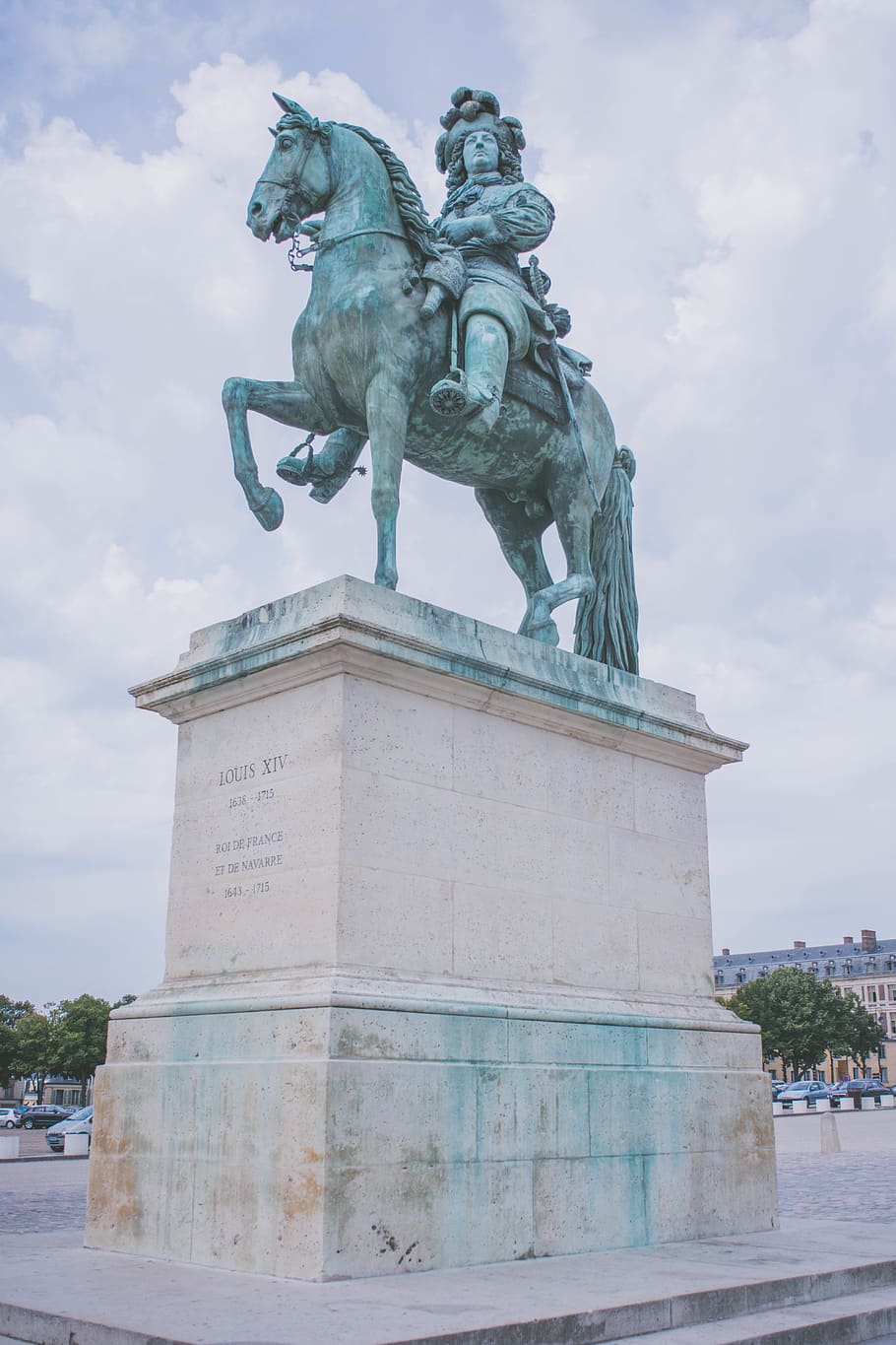 estàtua de cavaller, monument, mamífer, animal, cavall, versalles, França, vehicle, transport, automòbil, cotxe, art, escultura, estàtua, persona, humà, planta, flor, iris, Segway, representació, art i artesania, arquitectura, cel, representació humana, dia, núvol - cel, història, persones incidentals, destinacions de viatge, el passat, naturalesa, creativitat, semblança masculina, estructura construïda, memorial, a l'aire lliure, 5K