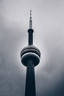 foto de baix angle, torre de cn, edifici, torre, ennuvolat, gris, fosc, tempesta, bandw, blanc i negre, mínim, gratacels, arquitectura, toronto, lloc famós, torre de televisió - berlin, torre de comunicacions, alexanderplatz, cel, escena urbana, ciutat, exterior de l'edifici, estructura construïda, paisatge urbà, Berlín, horitzó urbà, blau, núvol - cel, alta - alta, a l'aire lliure, modern, districte del centre de la ciutat, viatjar, cap gent, destinacions de viatge, vida de ciutat, ciutats capital, 5K, CC0, domini públic, lliure de regalies