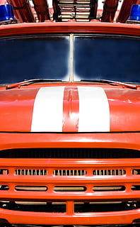 , motor, engelsk, ild, brandmand, ledig, rød, redde, respons, sikkerhed, tjenester, stationær, bud, transportere, transportmidler, lastbil, køretøj, hvid, transportform, land køretøj, bil, motor køretøj, ingen mennesker, dag, udendørs, tæt på, orange farve, belysningsudstyr, offentlig transport, retro stylet, levende farve, moderne, baggrunde, luksus, 2K, CC0, offentligt domæne, royaltyfrie