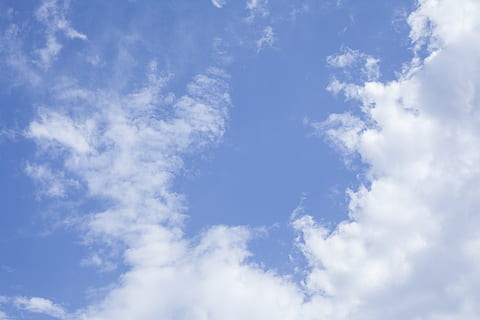 himmel, blå, Sky, hvid, fluffy, bomuld, ren, ilt, atmosfære, struktur, baggrund, mønster, smuk, høj, sæson, sommer, forår, hed, åben, sky - himmel, skønhed i naturen, hvid farve, dag, ro, lav vinkel visning, natur, ingen mennesker, scenics - natur, baggrunde, rolig scene, udendørs, fuld ramme, idyllisk, cloudscape, miljø, sollys, meteorologi, 5K, CC0, offentligt domæne, royaltyfrie
