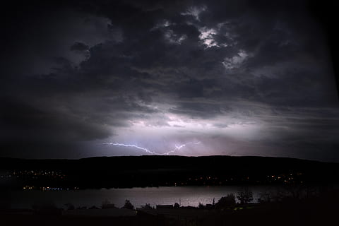 Gewitter, Donner, nach vorne, Blitz, Himmel, Natur, Wetter, Nacht-, Wolken, dunkel, Sturm, dramatisch, Energie, Sturmwolken, Lichtblitz, Langzeitbelichtung, Bodensee, See, wolke - himmel, Wasser, Schönheit in der Natur, Szenen - Natur, keine Leute, Sturmwolke, bedeckt, Silhouette, die Architektur, draußen, Ruhe, Kraft in der Natur, bedrohlich, 5K, CC0, gemeinfrei, lizenzfrei