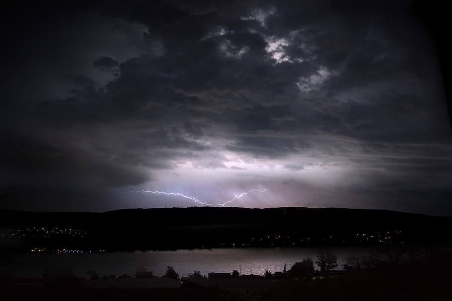 Gewitter, Donner, nach vorne, Blitz, Himmel, Natur, Wetter, Nacht-, Wolken, dunkel, Sturm, dramatisch, Energie, Sturmwolken, Lichtblitz, Langzeitbelichtung, Bodensee, See, wolke - himmel, Wasser, Schönheit in der Natur, Szenen - Natur, keine Leute, Sturmwolke, bedeckt, Silhouette, die Architektur, draußen, Ruhe, Kraft in der Natur, bedrohlich, 5K