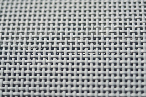 teixit, gris, patró, textura, tèxtil, geometria, modern, disseny, decoració, superfície, resum, blanc, geomètric, figura, decoratiu, fons, macro, marc complet, cap gent, metall, primer pla, a l'interior, repetició, força, xapa de metall, acer, aliatge, color plata, tecnologia, efecte texturat, en fila, enfocament selectiu, 5K, CC0, domini públic, lliure de regalies
