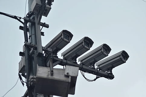 Fotoaparát, dozor, kontrola, data, bezpečnost, Soukromí, doprava, orwell, kamerový systém, pozorování, nebe, nízký úhel pohledu, čisté nebe, den, Příroda, nikdo, kov, technologie, venku, osvětlovací zařízení, spojení, bezpečnostní, bezpečnostní kamera, kabel, stavba, podepsat, architektura, ochrana, dohled, zdroj napájení, 4K, CC0, veřejná doména, bez autorských práv