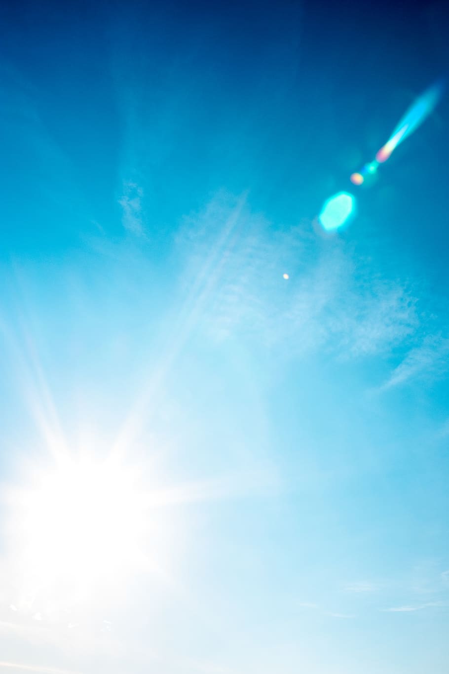ligero, llamarada, cielo, Dom, naturaleza, al aire libre, iluminación, luz del sol, modelo, vistoso, rayos, textura, cielo azul, LED, destacar, urbano, barrio, edificio, verano, vestir, azul, luz - fenómeno natural, destello de lente, brillante, iluminado, antecedentes, salud y medicina, nadie, ciencia, rayo de sol, resumen, evento, vista de ángulo bajo, equipo de iluminación, día, cultura de las artes y entretenimiento, la vida nocturna, fondo azul, escenario, brillantemente iluminado, 5K