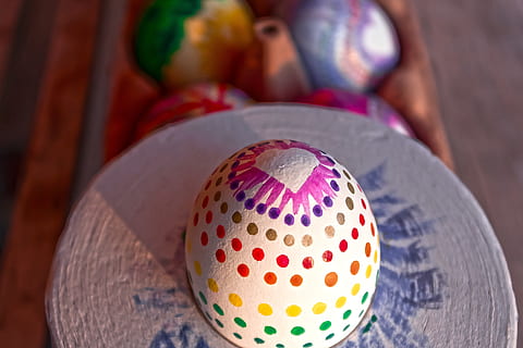ou, colorit, ous de Pasqua, Pasqua, pintura, color, de colors, alegre, amable, bonic, primavera, menjar, deliciós, groc, taronja, turquesa, blau, verd, violeta, rosa, oval, cor, punts, puntillisme, ou de Pasqua, multicolor, celebració, primer pla, art i artesania, decoració, centrar-se en primer pla, a l'interior, cap gent, esfera, artesania, variació, festa, creativitat, elecció, ornamentat, 5K, CC0, domini públic, lliure de regalies