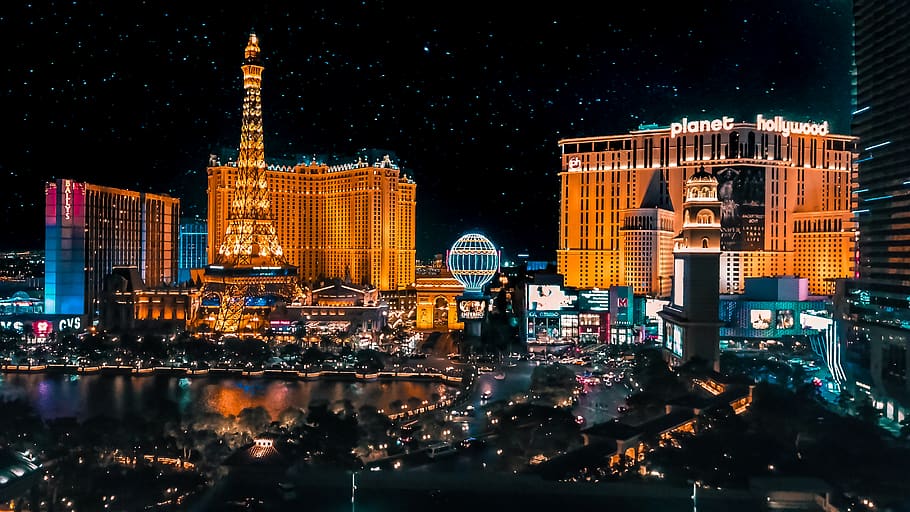 Torre Eiffel, París, edifici, metròpolis, urbà, ciutat, centre de la ciutat, arquitectura, edifici d'oficines, de gran alçada, nit, neó, fletxa, campanar, torre, a l'aire lliure, naturalesa, les Vegas, or, vida nocturna, festa, il·luminat, exterior de l'edifici, estructura construïda, exterior d’edifici d’oficines, paisatge urbà, gratacels, modern, alta - alta, destinacions de viatge, oficina, cap gent, turisme, vida de ciutat, cel, districte financer, 4K