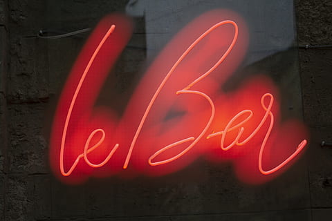 valo, neon, teksti, kuulokkeet, elektroniikka, leimahtaa, aakkoset, valaistus, klubi, yökerho, käsiala, kaunokirjoitus, et-merkki, symboli, hehkulamppu, kimallus, led, sydän, johdin, viestintä, punainen, läntinen käsikirjoitus, valaistu, merkki, ei ihmisiä, yö-, kaupallinen merkki, liiketoiminta, lähikuva, seinänrakennusominaisuus, myymälä, rakennuksen ulkoa, iso kirjain, tunne, ulkona, arkkitehtuuri, positiivisia tunteita, tallentaa merkki, viesti, konsumerismi, ortografinen symboli, markkinointi, 4K, CC0, public domain, rojaltivapaa