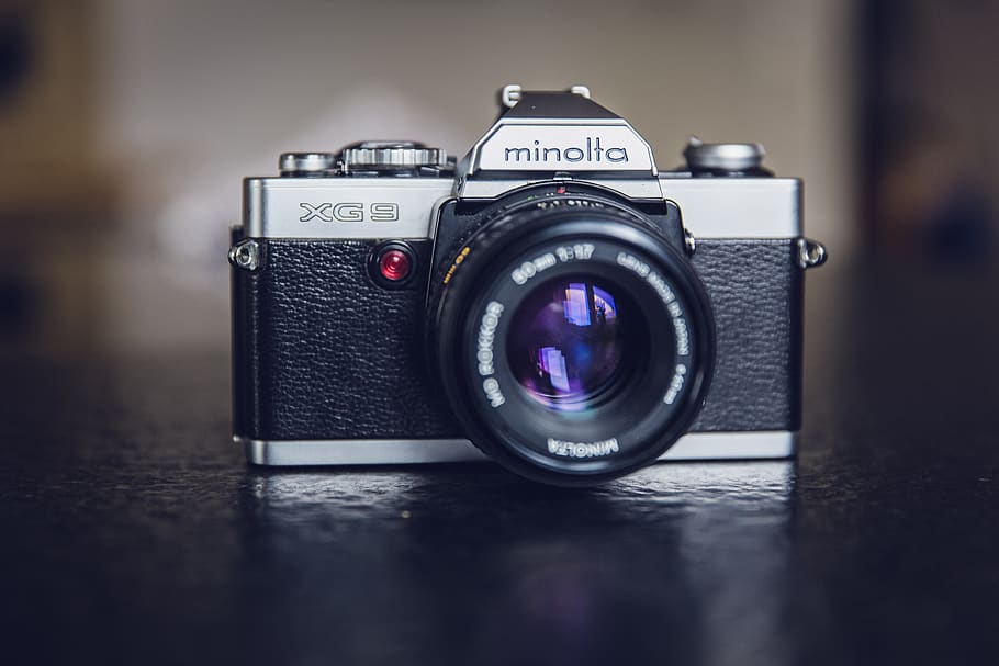 plata minolta, negre, Càmera de 35 mm, càmera, lent, macro, minolta, slr, vintage, temes de fotografia, càmera - equip fotogràfic, tecnologia, equip fotogràfic, lent - instrument òptic, primer pla, lent - ull, càmera digital, a l'interior, enfocament selectiu, càmera slr, sol objecte, modern, cap gent, estil retro, natura morta, fotografiar, taula, 5K