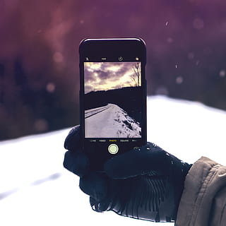 caledon, zkoumání, ruka, iphone, mrak, nebe, silnice, zimní, zasněžený, sníh, železnice, rám, obrázek, telefon, studená teplota, Příroda, zaměřit se na popředí, detail, nikdo, chytrý telefon, den, bezdrátové technologie, mobilní telefon, technologie, venku, sdělení, přenosné informační zařízení, rukavice, osobní perspektivy, 4K, CC0, veřejná doména, bez autorských práv