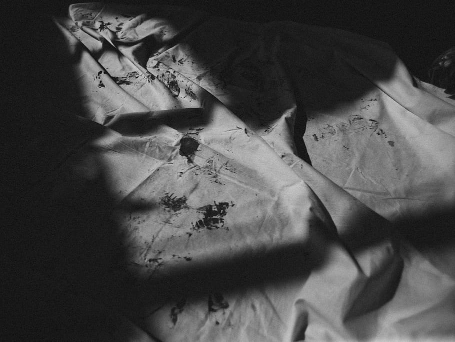 tessuto grigio, bianco e nero, avvicinamento, luce del giorno, tessuto, in casa, tessile, ombra, carta, vista dall'alto, natura morta, spiegazzato, nessuno, arte e artigianato, creatività, letto, luce del sole, natura, carta stropicciata, disordinato, pianta, mobilia, foglio, foglia, motivo floreale, 4K