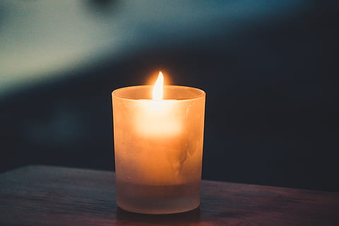 ceai lumina, maro, suprafaţă, lumânare, flacără, Indonezia, ku de ta, foc, a închide, sticlă, ușoară, vază, bokeh, stins, întuneric, fundal neclar, în flăcări, portocale, roșu, mat de sticlă, albastru, bali, noapte, ardere, temperatura - temperatură, în interior, foc - fenomen natural, nici o persoana, iluminat, să se concentreze asupra primelor elemente, masa, luminos, natură, ceară, culoare portocalie, echipamente de iluminat, lemn - material, topire, 8K, CC0, domeniu public, fără drepturi de autor