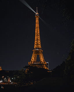 encès, Torre Eiffel, nit, torre, arquitectura, edifici, fletxa, campanar, França, paris, a l'aire lliure, naturalesa, il·luminació, llum, urbà, ciutat, fosc, estrelles, eiffel, eiffeltower, alta - alta, cel, arbre, estructura construïda, vista d’angle baix, destinacions de viatge, història, cap gent, el passat, turisme, il·luminat, exterior de l'edifici, viatjar, planta, 2K, CC0, domini públic, lliure de regalies