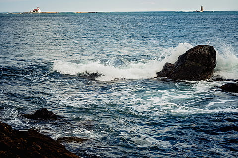 gelombang laut, hari, laut, air, alam, samudra, di luar rumah, tanjung, manusia, orang, jurang, pantai, garis pantai, aktivitas santai, petualangan, tsunami, gua, teluk kecil, menanam, mekar, bunga, gelombang, gerakan, scenics - alam, horison, keindahan di alam, cakrawala di atas air, batu, langit, batu - benda, padat, berselancar, olahraga Air, olahraga, tanah, kekuatan di alam, pemecahan, memukul, 5K, CC0, domain publik, bebas royalti