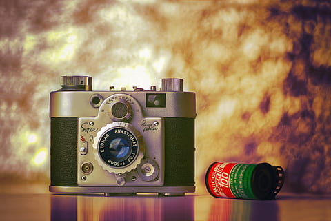 kamera, elektronik, digitalt kamera, linse, film, strop, video kamera, tin, Fujichrome, retro, nostalgi, japan, humør, afstandsmåler, teknologi, mode, livsstil, gammel, super-afstandsmåler, samoca, retro stylet, kamera - fotografisk udstyr, fotografering temaer, ingen mennesker, antik, fotografisk udstyr, fokus på forgrunden, indendørs, tæt på, stilleben, objektiv - optisk instrument, historie, tekst, fortiden, nummer, aktivitet, SLR kamera, 5K, CC0, offentligt domæne, royaltyfrie