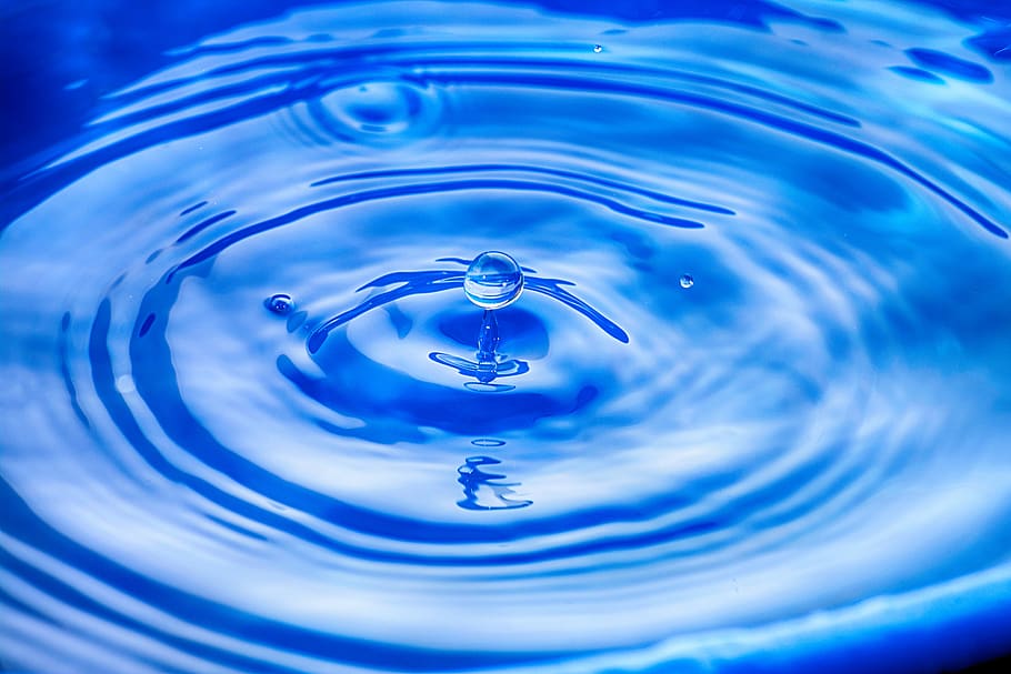 ondulació de l’aigua, blau, borrós, bombolla, clar, primer pla, gota d’aigua, gotes, líquid, moviment, naturalesa, llis, aigua, onada, humit, ondulat, tirar, concèntric, esquitxades, cap gent, caient, esquitxades de gotes, frescor, marc complet, puresa, menjar i beguda, impacte, fons, cercle, netejar, fotografia d'alta velocitat, 5K