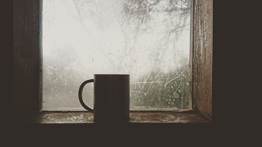 silueta, tassa, vidriera, borrós, cafè, fred, fosc, brut, beure, buit, espresso, calenta, a l'interior, endins, retro, habitació, rústic, sèpia, arbres, vintage, hivern, fusta, finestra, transparent, vidre - material, cap gent, dia, natura morta, naturalesa, menjar i beguda, taula, primer pla, ampit de la finestra, vell, reflexió, absència, vidre, 2K