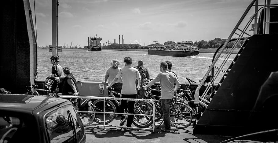 Països Baixos, maassluis, transport, aigua, manera de transport, vaixell nàutic, arquitectura, homes, vista del darrere, grup de persones, ciutat, estructura construïda, persones reals, naturalesa, cel, dia, viatjar, exterior de l'edifici, dones, mar, gent, a l'aire lliure, embarcacions de passatgers, 4K