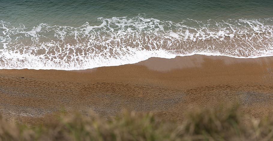 hnědé moře, moře, oceán, voda, venku, Příroda, písek, pobřeží, pláž, dorset, Spojené království, s w pobřežní cesta, mořské vlny, půda, pěna, cosat, vln, tráva, kůže, duna, přistát, vlna, sport, vodní sport, pohyb, surfování, krása v přírodě, scenics - příroda, den, pobřežní čára, životní prostředí, moci, 5K