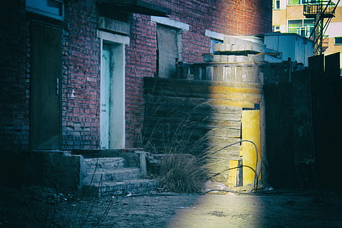 Mongolsko, světlo, slunce, starý, zeď, město, pěkný, Krásná, shaddow, ulaanbaatar, žlutá, architektura, exteriér budovy, stavba, budova, nikdo, rezidenční čtvrti, opuštěný, cihlový, Dům, cihlová zeď, nástěnný prvek, venku, den, graffiti, ulice, vchod, run-down, alej, garáž, 5K, CC0, veřejná doména, bez autorských práv