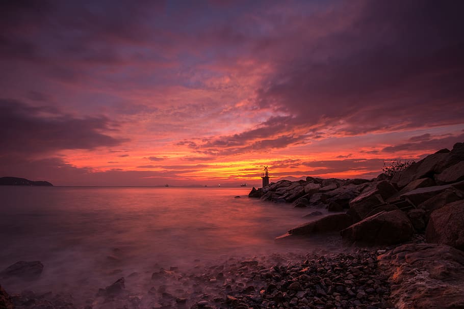 fotografia, corpo, acqua, d'oro, ora, spiaggia, nuvole, crepuscolo, paesaggio, lunga esposizione, oceano, all'aperto, rocce, mare, paesaggio marino, riva del mare, tramonto, lasso di tempo, viaggio, cielo, nuvola - cielo, bellezza nella natura, scenics - natura, la tranquillità, terra, natura, scena tranquilla, orizzonte, cielo drammatico, nessuno, ambiente, orizzonte sull'acqua, roccia, cielo romantico, 5K