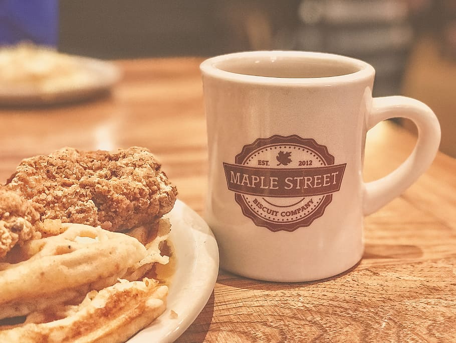hvid, Brun, ahorn gade, keramisk, krus, ved siden af, mad, morgenmad, tæt på, kaffe, kop, lækker, plade, bord, velsmagende, træ-, træbord, mad og drikke, drikke, forfriskning, kaffe - drikke, kaffekop, stilleben, varm drikke, indendørs, friskhed, bagt, te, cookie, underkop, ingen mennesker, porcelæn, snack, te kop, 4K
