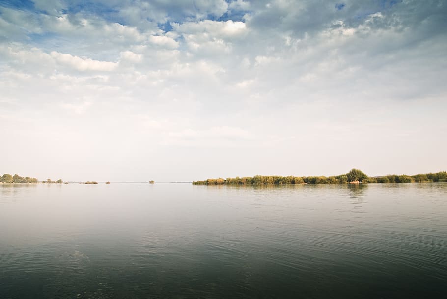 drava, riu, ampli, obert, Costa, cel, aigua, núvol - cel, bellesa a la natura, escenics - natura, tranquil·litat, reflexió, escena tranquil·la, davant del mar, llac, naturalesa, cap gent, dia, idíl·lic, a l'aire lliure, escena no urbana, planta, arbre, 4K