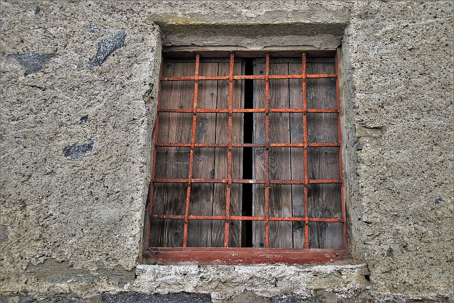 mřížka, staré okno, zeď, budova, rez, fasády, starý, architektura, fasáda, parapet, stěny, strukturu, jezero dusia, textura, kámen, povrch, vzor, pozadí, rezavý, drsný, materiál, struktura, antický, okno, stavba, exteriér budovy, nástěnný prvek, nikdo, den, Zavřeno, nízký úhel pohledu, venku, zvětralý, bezpečnostní, ochrana, bezpečnost, Dům, sklo - materiál, okenní rám, kamenná zeď, 5K