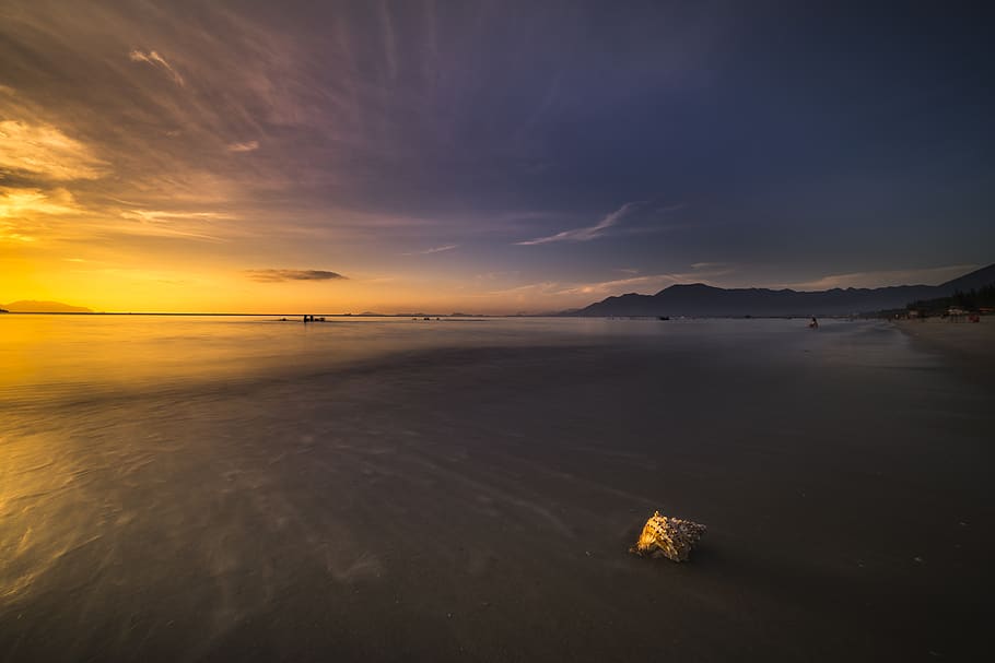 landskabsfotografering, kysten, gylden, time, strand, skyer, cloudscape, skumring, landskab, natur, ocean, refleksioner, sand, naturskøn, hav, havskal, marinemaleri, kyst, himmel, solnedgang, vand, bølger, scenics - natur, sky - himmel, skønhed i naturen, ro, rolig scene, jord, ingen mennesker, havnefronten, idyllisk, ikke-urbane scene, orange farve, horisont over vand, horisont, udendørs, Bugt, 5K