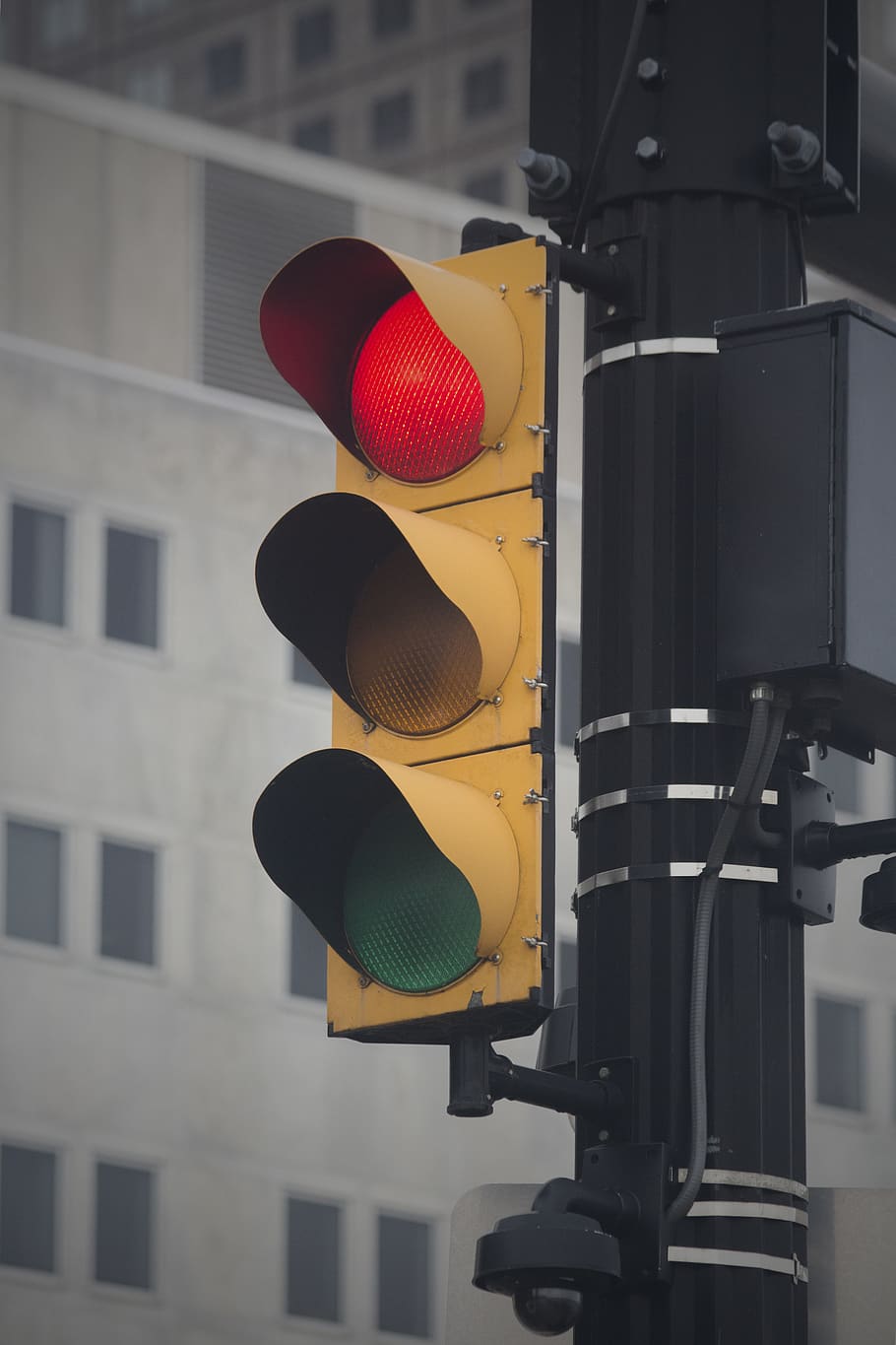 Ampel, rot, Licht, Scheinwerfer, Achterbahn, Vergnügungspark, Tor, torii, Neon-, Elektronik, Hardware-, Router, die Glühbirne, funkeln, Schablone, privates Postfach, Lätzchen, Krankenhaus, Straßenschild, Zeichen, Lichtanlage, Gelb, Beratung, Kommunikation, die Architektur, keine Leute, gebaute Struktur, Rotlicht, Gebäudehülle, Straßensignal, Flachwinkelansicht, beleuchtet, Tag, draußen, Stadt, 5K