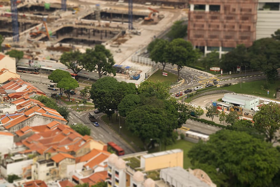 Singapur, architektura, zbudowana struktura, na zewnątrz budynku, Miasto, transport, środek transportu, drzewo, roślina, wysoki kąt widzenia, ulica, budynek, pojazd lądowy, tilt-shift, dzień, Droga, dzielnica mieszkaniowa, pojazd silnikowy, żadnych ludzi, samochód, Natura, pejzaż miejski, na dworze, 5K