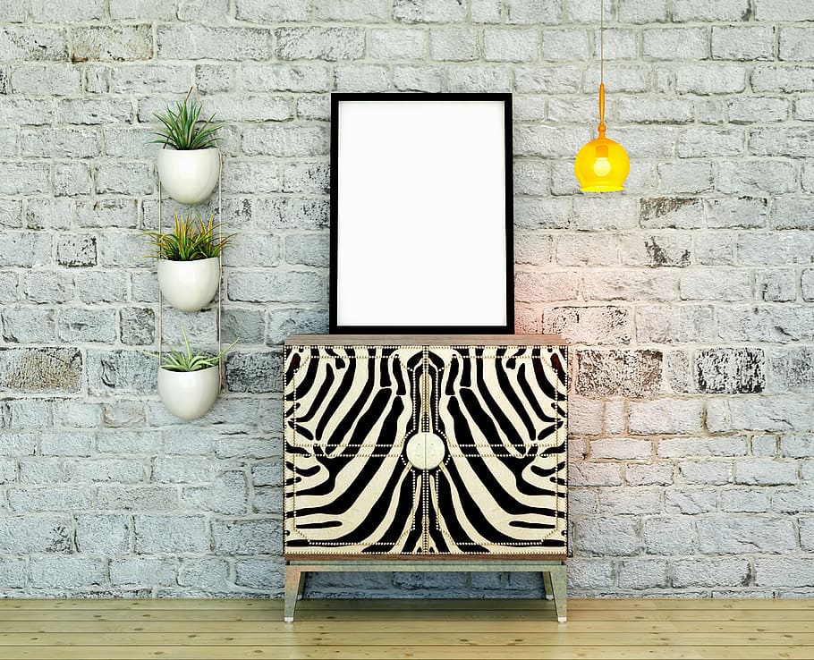 interno, manifesto, modello, parete, presentazione, scrivania, telaio, tela, galleria, arredamento, decorazione, finto, azione, ritratto, mobilia, realistico, tavolo, caratteristica della parete, nessuno, muro di mattoni, in casa, mattone, legno - materiale, architettura, natura morta, struttura costruita, comunicazione, preparativi, tecnologia, cornice, pianta in vaso, giorno, Colore bianco, pianta, vuoto, 4K