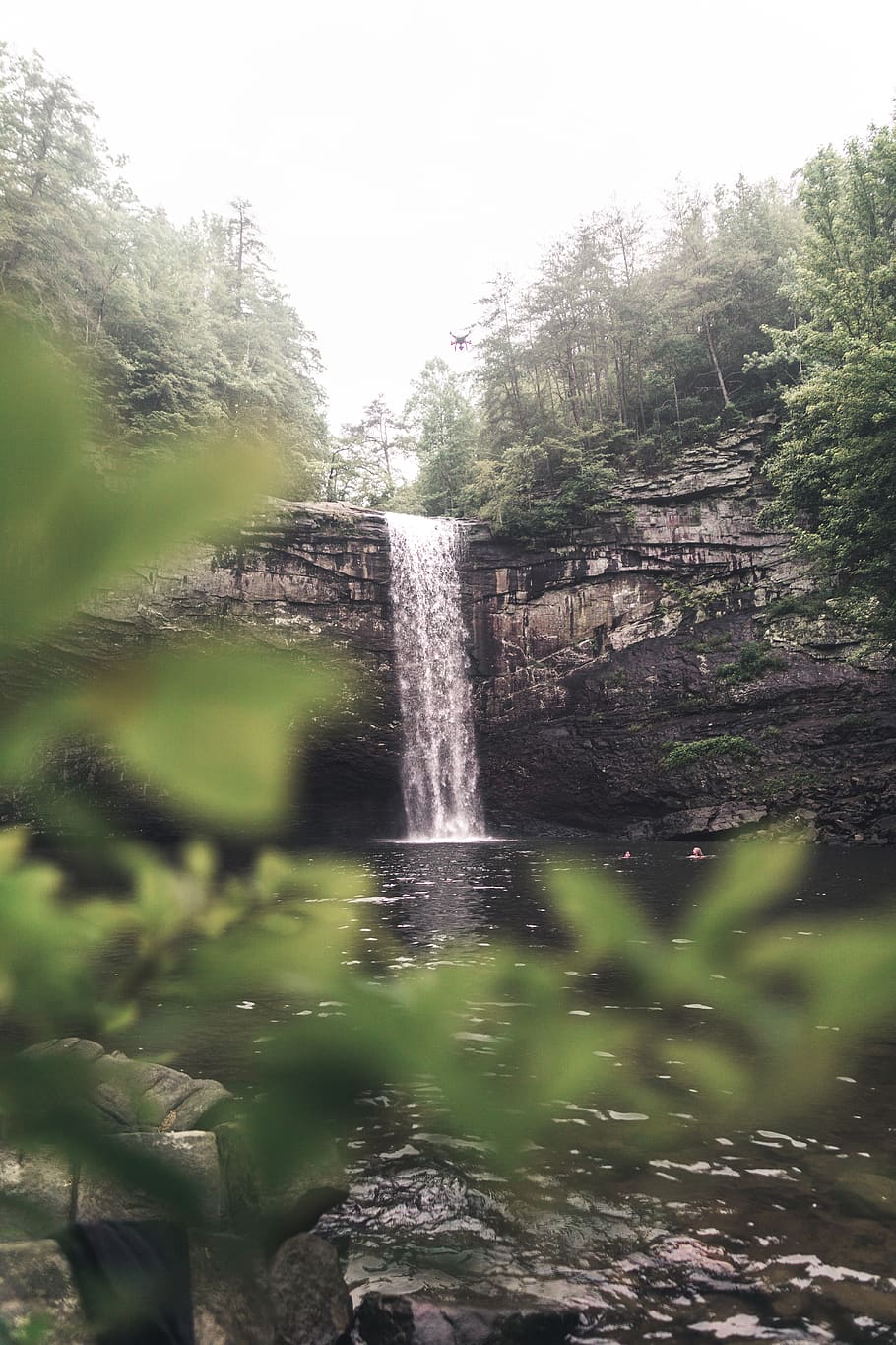 cascate, circondato, alberi, natura, fiume, all'aperto, acqua, cascata, paesaggio, fotografia lunatica, foto lunatiche, lunatico, viaggio, vagare, Esplorare, foto di natura, fotografia naturalistica, modifiche lunatiche, fotografia di paesaggio, scogliera, pianta, abies, albero, movimento, colore verde, nessuno, giorno, lunga esposizione, movimento sfocato, acqua corrente, scenics - natura, bellezza nella natura, terra, foresta, architettura, struttura costruita, fluente, muro di pietra, 5K