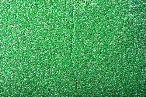 zelená, textura, kavernózní, buněčný, perforovaný, porézní, houbovitý, vesikulární, zalité, otevřené, poriferous, sentimentální, zelená barva, pozadí, celý rám, texturou, nikdo, sport, vzor, tráva, detail, hřiště, fotbalové hřiště, den, přímo nad, rostlina, Příroda, trávník, fotbal, prázdný, pole, vysoký úhel pohledu, efekt, abstraktní pozadí, 2K, CC0, veřejná doména, bez autorských práv