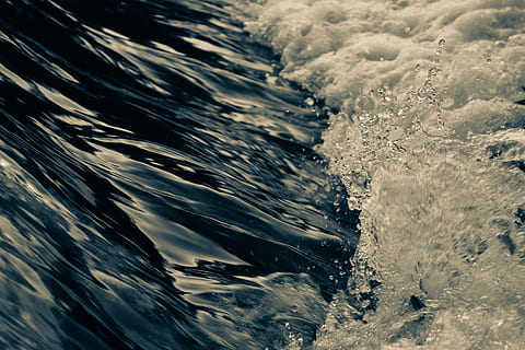 ocean val, rece, h2o, ocean, puritate, mare, apă, val, natură, nici o persoana, frumusețe în natură, cadru complet, mişcare, zi, în aer liber, a închide, fundaluri, temperatura rece, iarnă, scenice - natura, model, nor - cer, malul mării, 5K, CC0, domeniu public, fără drepturi de autor
