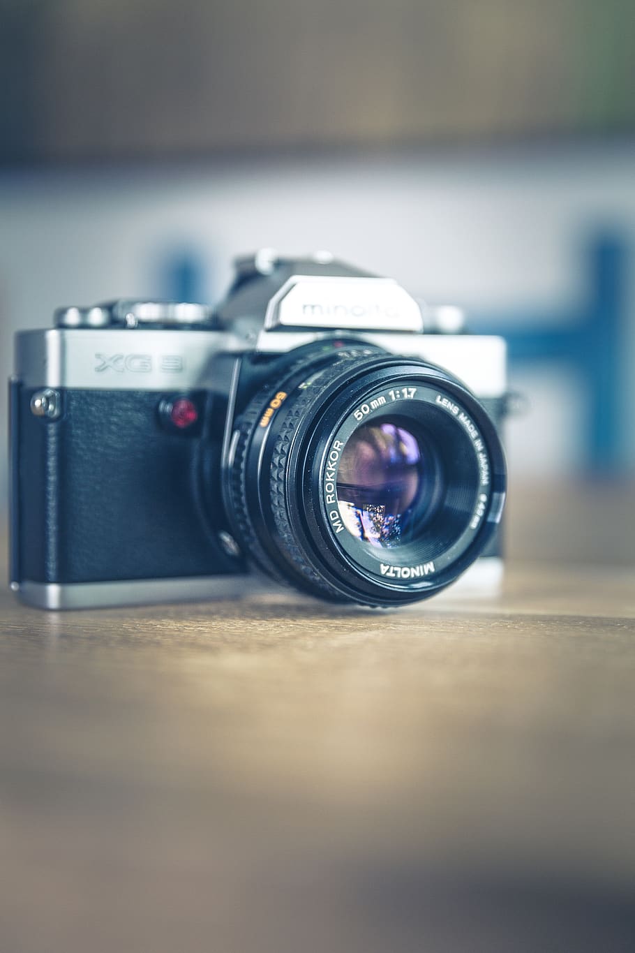 poc profund, focalitzar la fotografia, negre, càmera slr de plata, càmera, clàssic, lent, macro, temes de fotografia, càmera - equip fotogràfic, lent - instrument òptic, tecnologia, enfocament selectiu, primer pla, equip fotogràfic, sol objecte, taula, natura morta, a l'interior, cap gent, centrar-se en primer pla, estil retro, dia, modern, lent - ull, forma geomètrica, càmera digital, càmera slr, 5K
