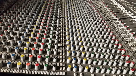 quadranti, manopole, controlli, scheda audio, fotogramma intero, sfondi, grande gruppo di oggetti, nessuno, tessile, abbondanza, multicolore, modello, di fila, variazione, industria, scelta, in casa, natura morta, ordine, avvicinamento, ripetizione, giorno, filo, musica, color argento, ricamo, 2K, CC0, dominio pubblico, privo di copyright