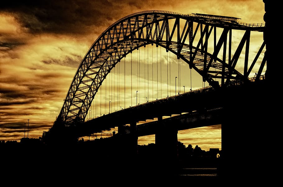 núvia, groc, cel, arquitectura, pont, núvols, alba, Anglaterra, carretera, pont de runcorn, pont de plata jubilar, sortida del sol, posta de sol, Regne Unit, estructura construïda, silueta, núvol - cel, pont - estructura feta per l'home, transport, connexió, naturalesa, enginyeria, vista d’angle baix, metall, vespre, a l'aire lliure, aigua, destinacions de viatge, ciutat, 4K