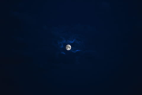 foto da silhueta, lua, céu, nuvem, olhando pra cima, azul, astrofotografia, ao ar livre, natureza, lua cheia, noite, tarde, Visão, Sombrio, origens, espaço, mar, luar, 5K, CC0, domínio público, royalty free